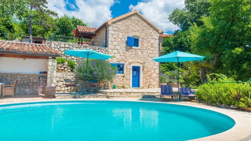 House with pool, BBQ & terrace | Sea view - Image 1