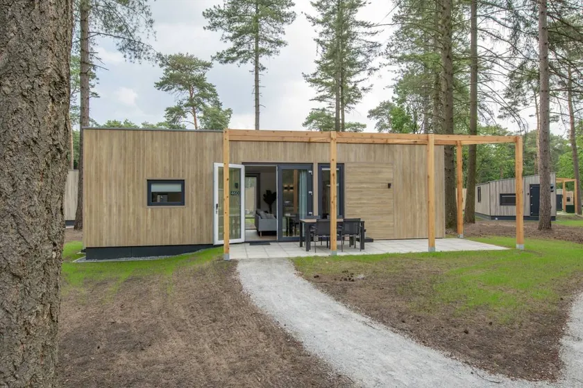 Chalet with terrace, garden & pool - Image 1