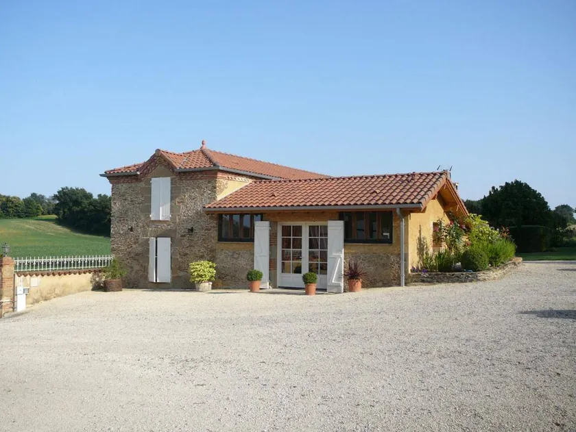 Gite with BBQ, garden & pool - Image 1