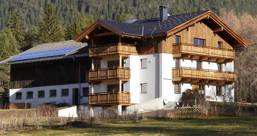Apartment with terrace - Image 1