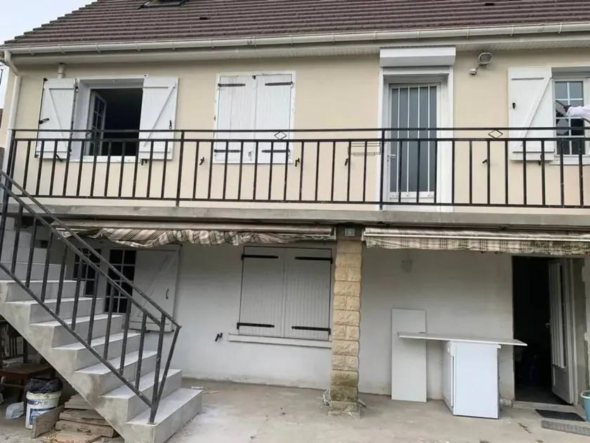 Contemporary apartment in Pierrelaye, 53 m², near the city center - Image 1