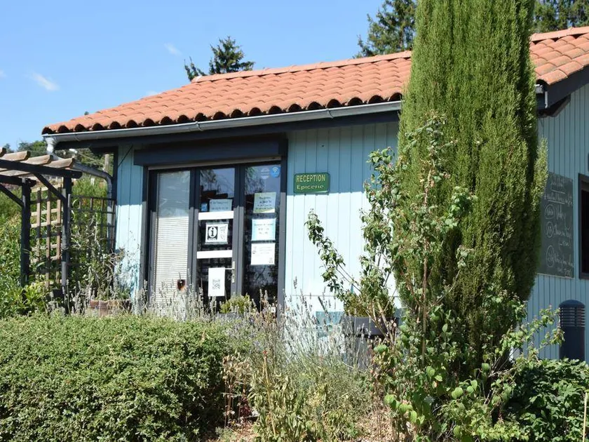 Unique accommodation with terrace & heated pool - Image 1