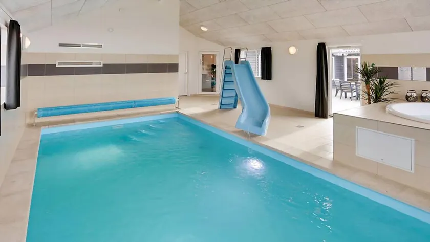 Family-friendly holiday home with jacuzzi, garden & sauna | Pets allowed - Image 1