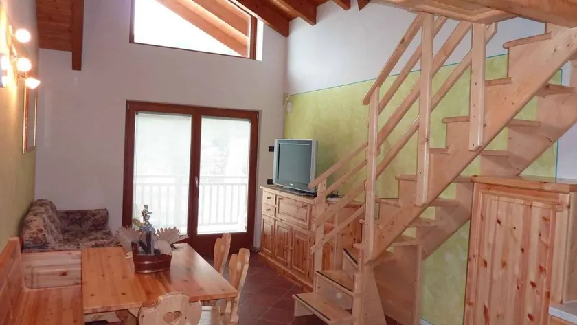 Apartment with terrace - Image 1