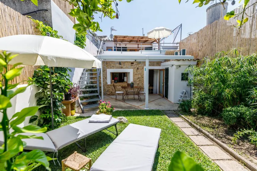 Villa mit Garten, Terrasse und Whirlpool - Image 1