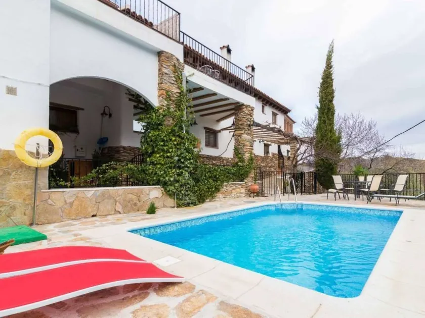 Apartment with pool, garden & barbecue - Image 1