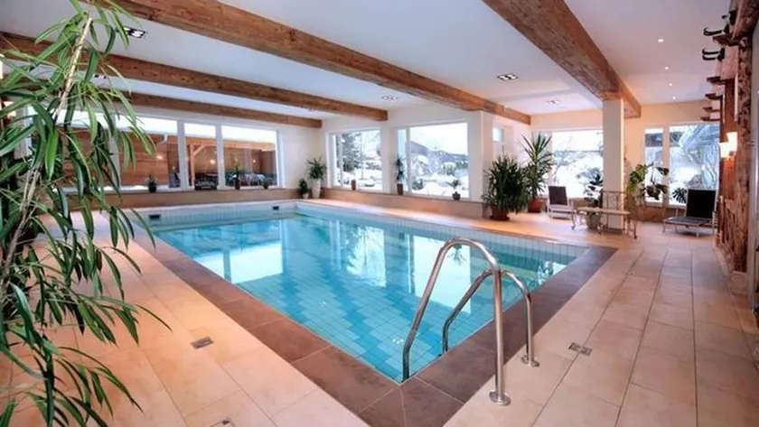 Family-oriented flat with sauna, garden & terrace | Close to the ski - Image 1