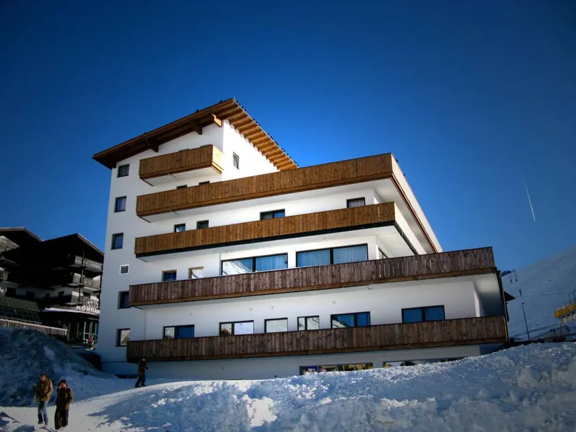 Holiday apartment with terrace, pool & sauna | Perfect for remote work - Image 1