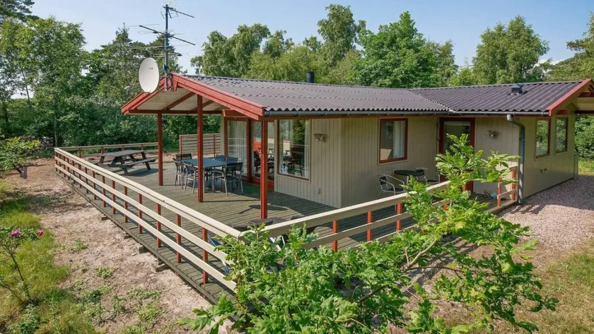 House with barbecue & terrace | Close to the beach - Image 1