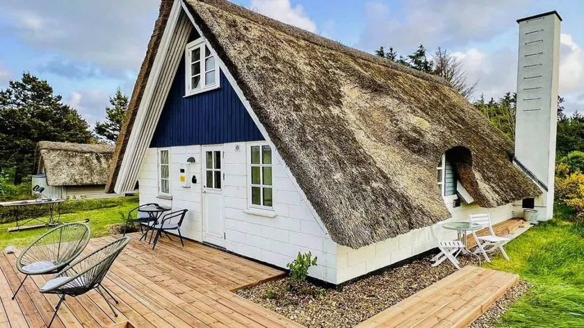 Holiday home with barbeque & terrace - Image 1