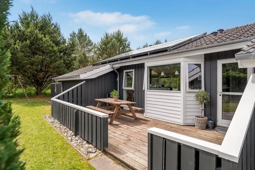 Modern Holiday Home With Large Enclosed Terrace In Quiet Surroundings - Image 1