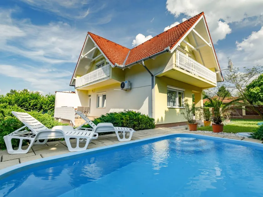 Holiday home with terrace, private pool & garden - Image 1
