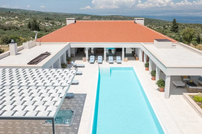 Großzügige Villa mit Sauna, Grill und Garten | Poolblick - Image 1