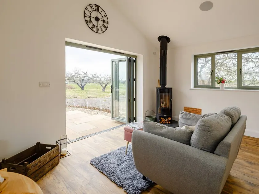 Family-friendly charming cottage with garden & BBQ | Pet-friendly - Image 1