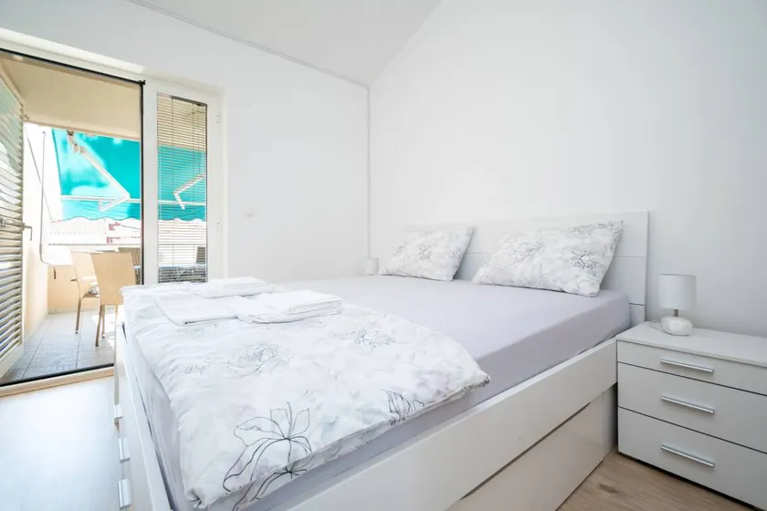 Three bedroom apartment near beach Stara Novalja, Pag (A-21662-d) - Image 1
