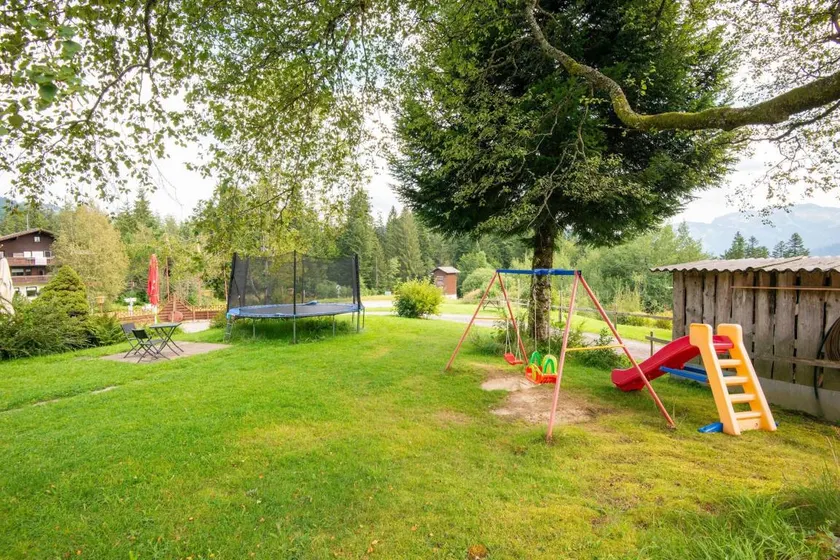 Apartamento vacacional con terraza, barbacoa y jardín | Vistas a la naturaleza - Image 1