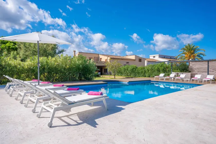 Villa with barbecue, garden & terrace - Image 1