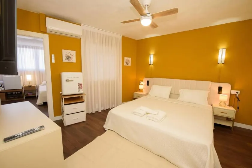 Apartment with terrace - Image 1