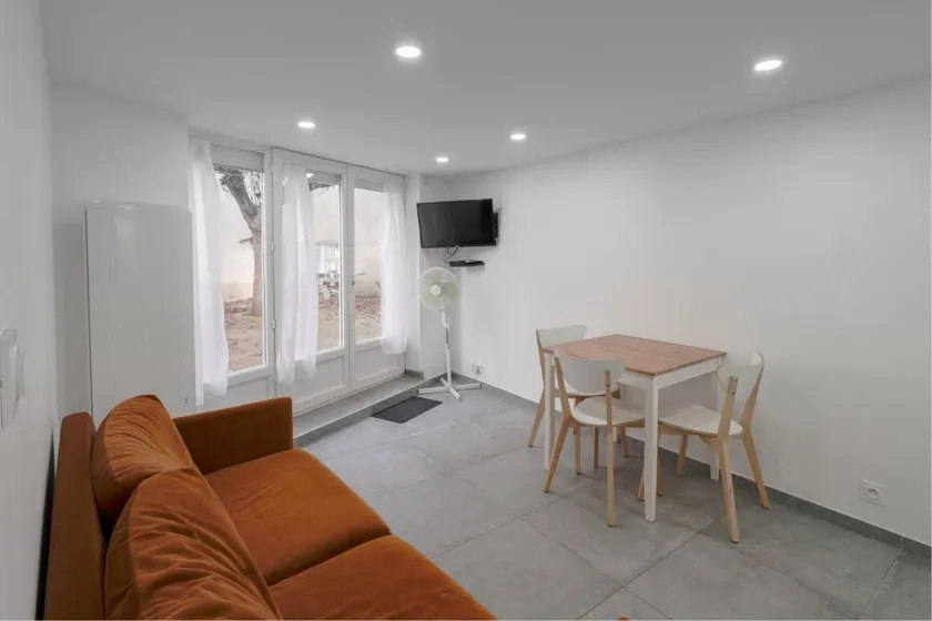 Pleasant apartment with garden | Garden view - Image 1