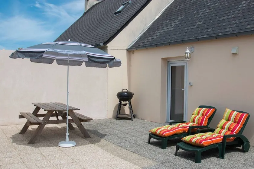 Family-oriented pleasant holiday home with BBQ, terrace & garden | Garden view | Pets allowed - Image 1