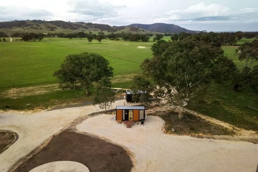 Peaceful Farm Stay Tiny House with Vineyard Views near Avoca, Warrenmang Victoria - Image 1