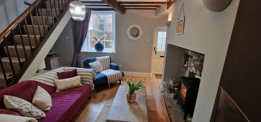 2 Guests - Pet Friendly Stone Cottage in Sleaford - Image 1