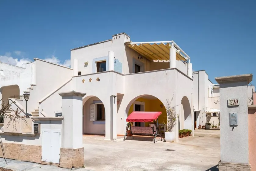 Maison avec terrasse | Vue ville - Image 1