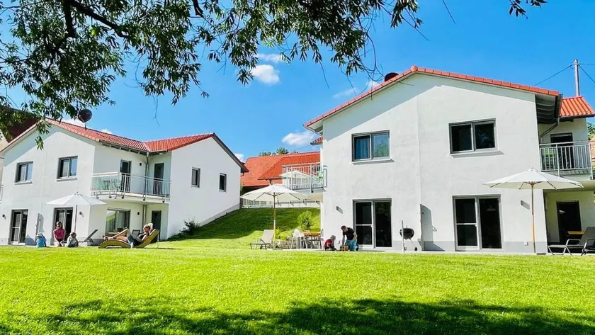 Apartment with terrace, barbeque & pool - Image 1