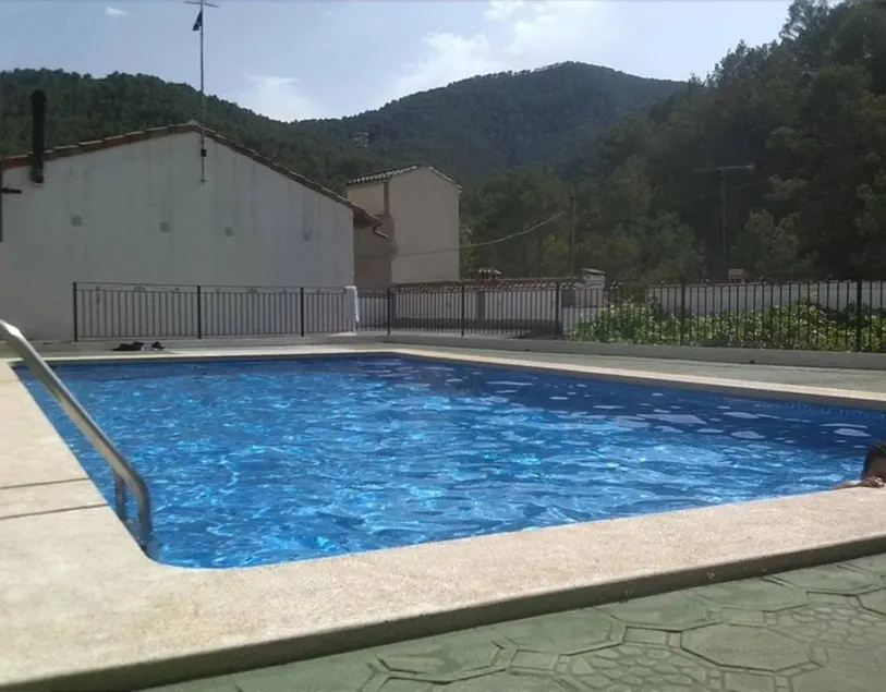 Voll ausgestattetes geräumiges Ferienhaus mit Pool, schnellem Internet und Terrasse | Flussblick | Ideal für Homeoffice - Image 1