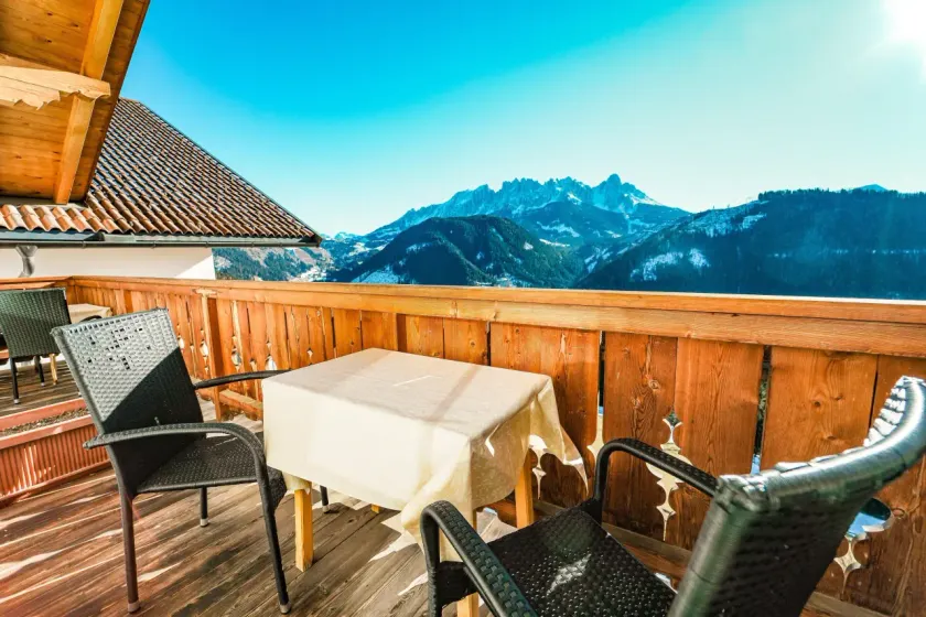 Room '5 König Laurin' with Mountain View, Shared Garden and Wi-Fi - Image 1