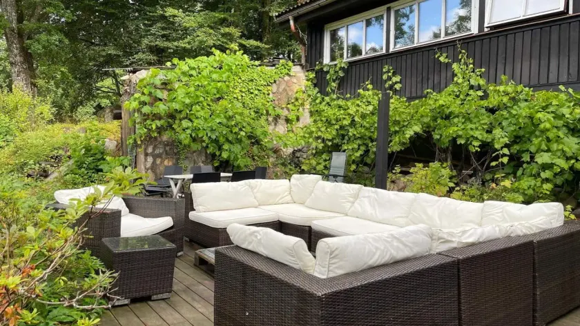 House with pool & sauna - Image 1