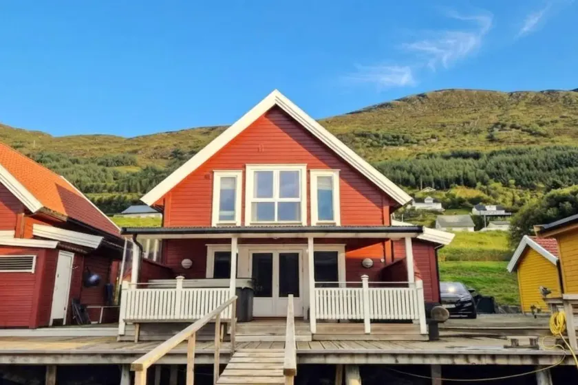 Fully equipped pleasant holiday home with garden, hot tub & terrace | Water view - Image 1