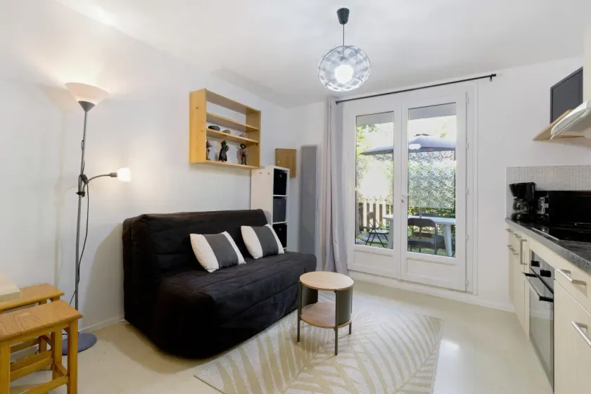 Holiday apartment with pool & garden | Garden view - Image 1