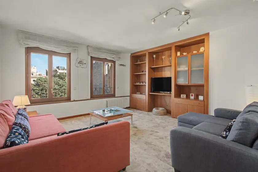 Fully equipped apartment with terrace | City view - Image 1