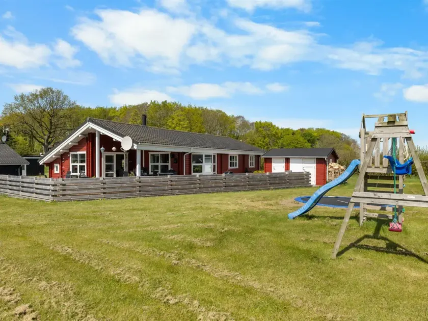 Family-friendly holiday home with barbeque, sauna & terrace | Sea view | Pets are welcome - Image 1