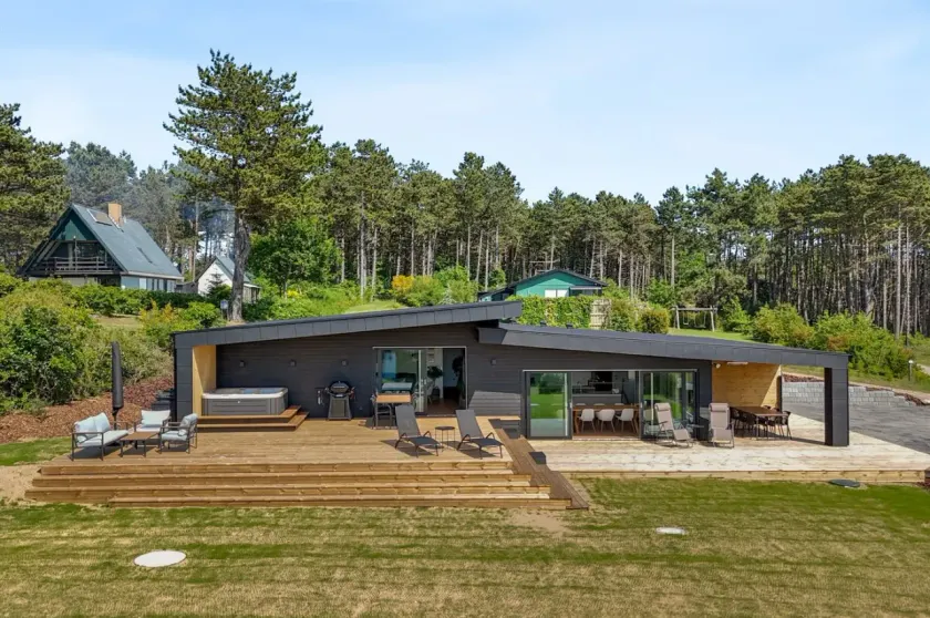 Fully equipped house with jacuzzi, terrace & barbecue | Sea view - Image 1