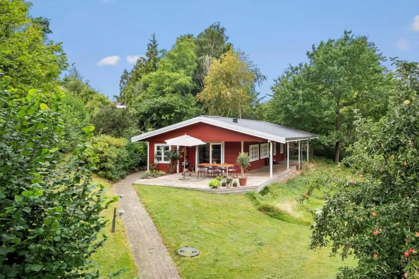 House with terrace, barbeque & garden - Image 1
