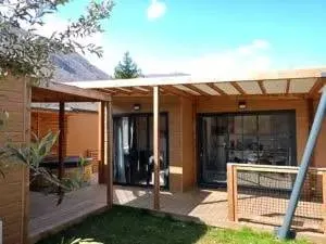 Flower Camping La Marmotte - Cottage SPA Premium 51m² - 3 bedrooms - 3 bathrooms Covered terrace Reversible air conditioning 6 people - Image 1