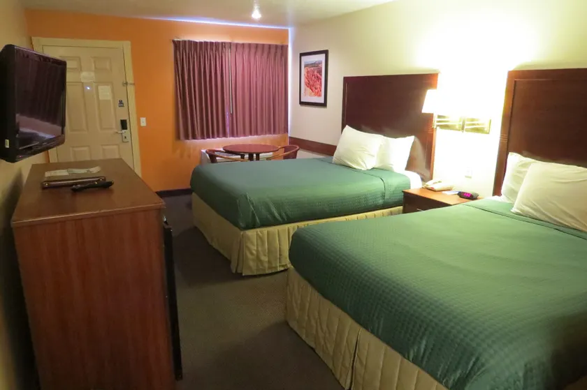 Americas Best Inn & Suites Saint George - Zimmer