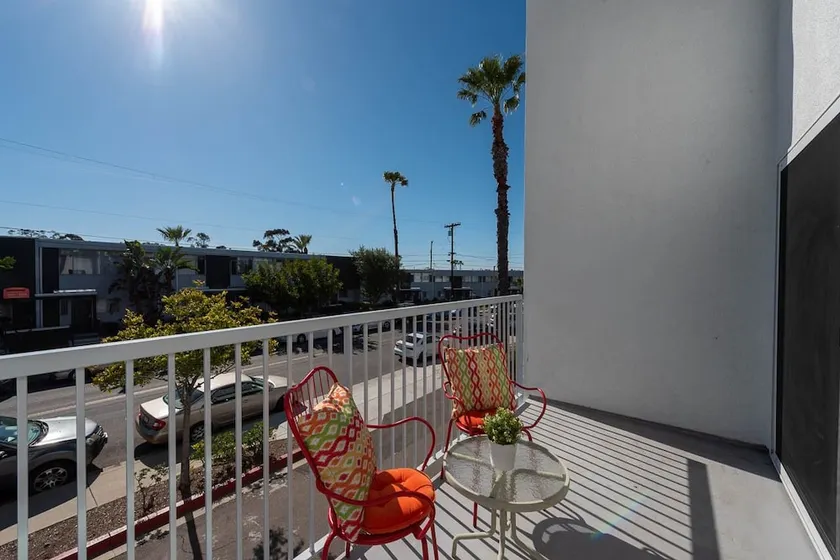 Homey Modern 2BR-15min to Gaslamp, SeaWorld, Beach - Image 1