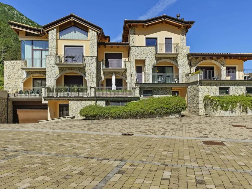 Lavish Holiday Home in Scanno near Lago di Scanno - Image 1