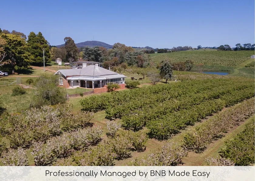Stanford House, Unique Farm Stay, Close to Town - Image 1