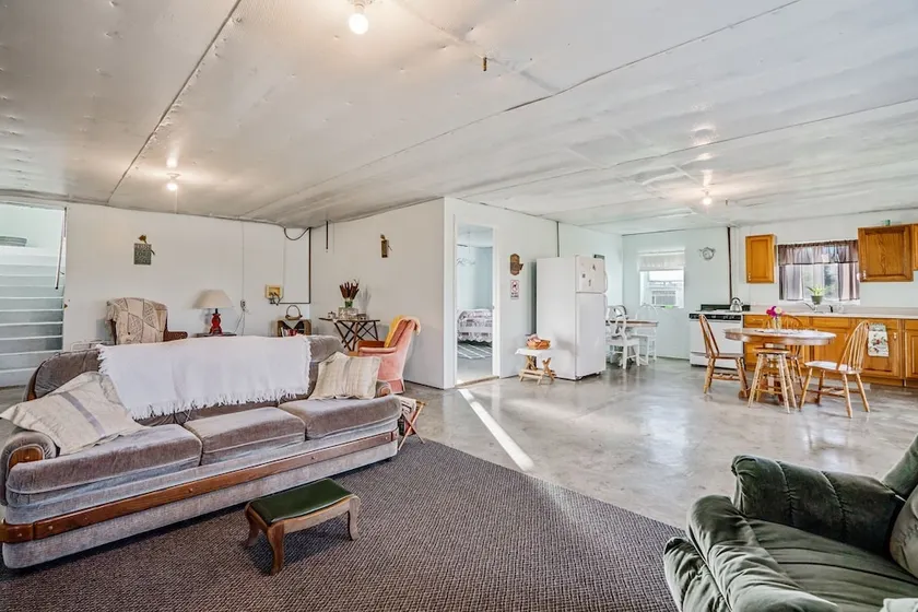 Unique Relaxing Getaway With Country Lodging 3 Bedroom Cottage by Redawning - Image 1