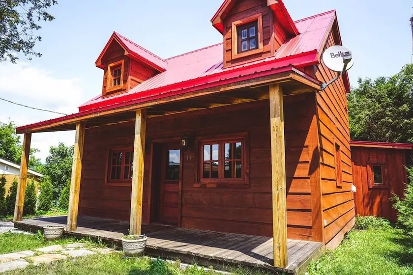 Historic Log Cabin - Image 1