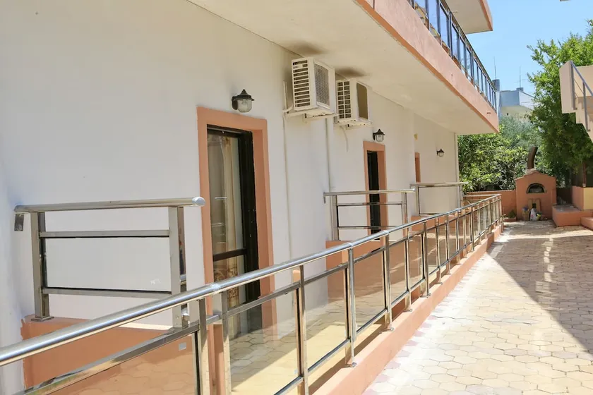 Alex Apartments - Image 1