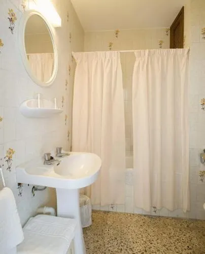 Hostal La Perla - Image 1