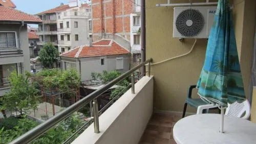 Mavrova Guest House - Image 1