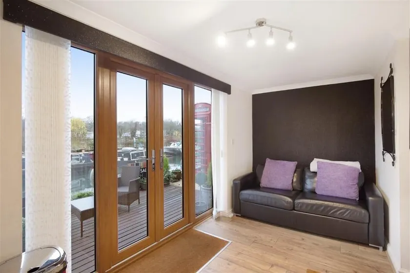 Riverview, Wifi, Smart Tv, Self Entry,Town Centre - Image 1
