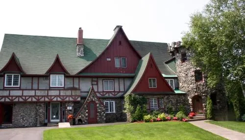 Castle Inn & Restaurant - Image 1