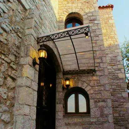 Hotel Isaraiko Spiti Agia Theodora - Image 1